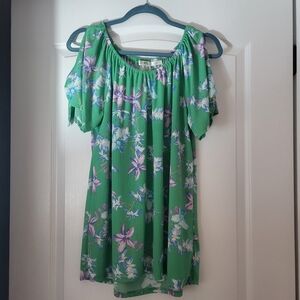 Gorgeous green floral cold shoulder tunic Lg NWOT